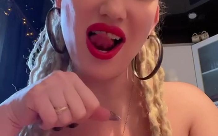 BadAssBitch: Compito di cbt CEI in topless