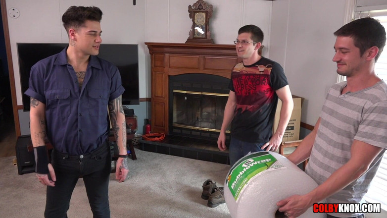 Colby Knox: Dva muži a šukačka