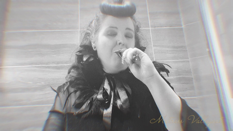 Mxtress Valleycat: Vape Cloud, Oubli