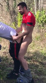 Yougn badboy zerżnięta na zewnątrz przez Koldo Goran