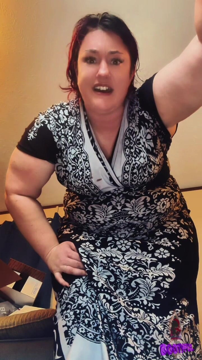 BellaBlast: Lízej mi botu, děvka JOi