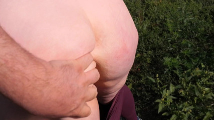 Bouncy Tits Action: Schiaffeggiami nel campo di grano