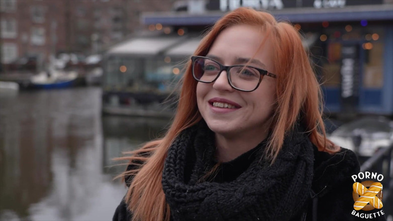 Porno Baguette: Joyce, fille coquine, adore les grosses bites