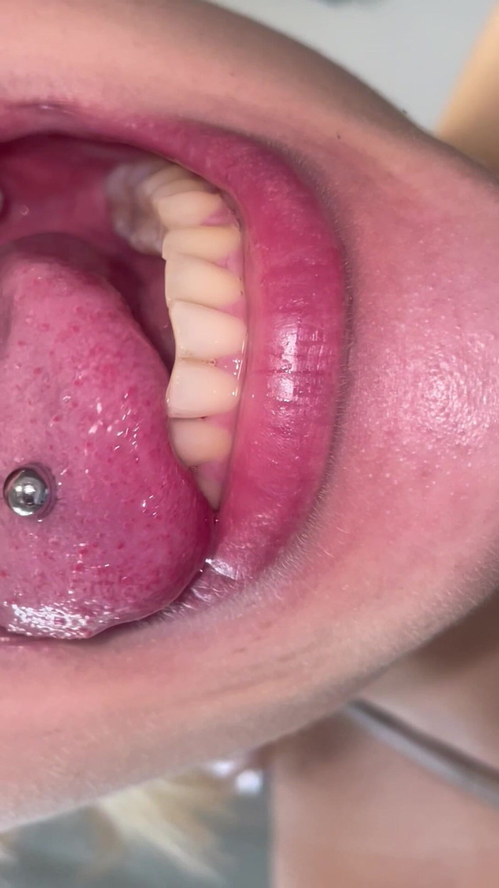 Glitterqueen1999: Une visite de la bouche s’exhibe au fond de ma...