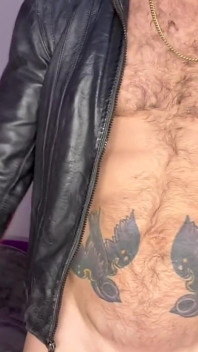 Muscle Hunk Jerks off