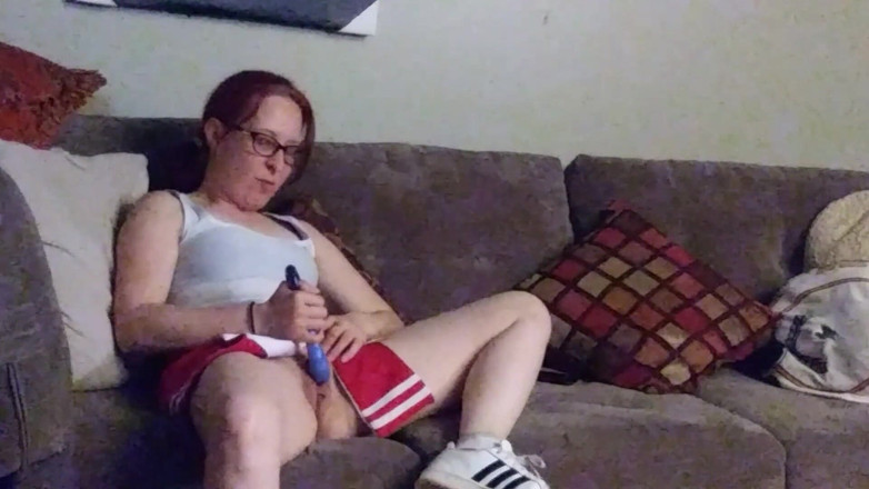 Malicia's PlayHouse: Masturbating with my vibe toy