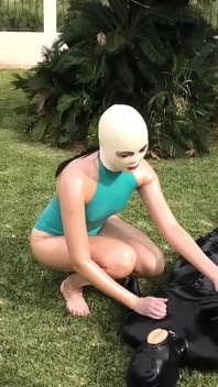 Facesitting na kundičce panenky