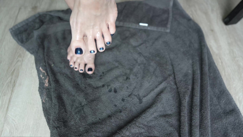 Hidi Heaventoosh: Baby Oil on My Toes