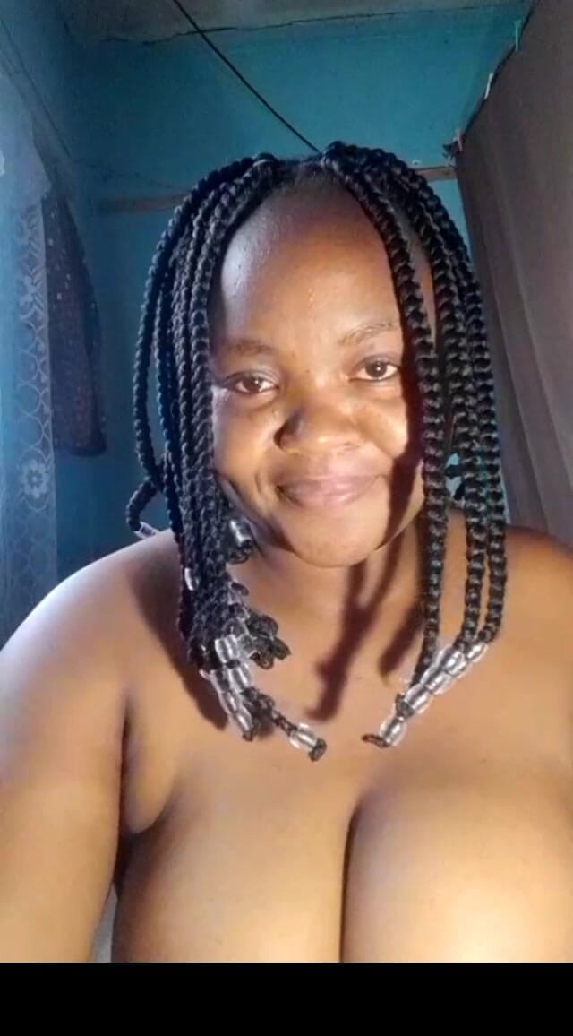 Mahali: Jag älskar att visa upp min svarta röv på kamera 4