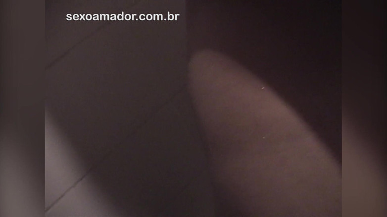 Amateurs videos: Il cameraman amatoriale si masturba fino a quando non viene...