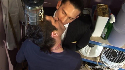 MenAtPlay: Dicuri