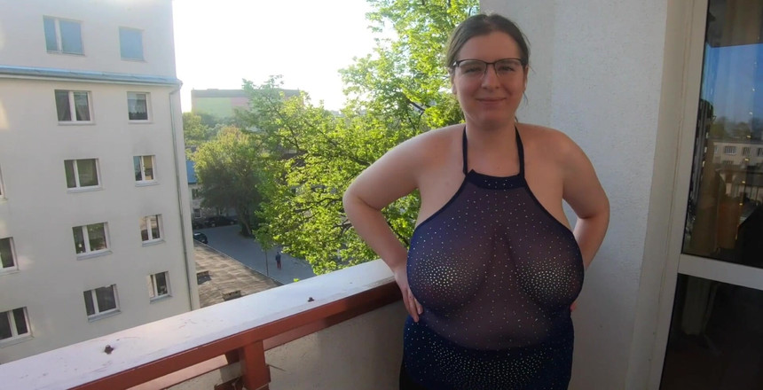 Lena Rose: シースルーブラウスの試着