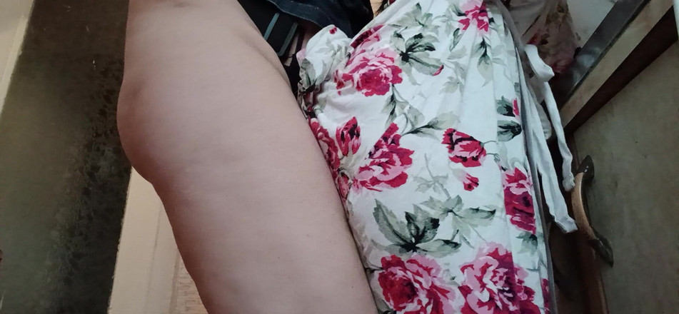 Lesbian-illusion: Puan mengongkek saya apabila suaminya di tempat kerja