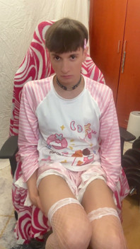 Femboy testuje své hračky