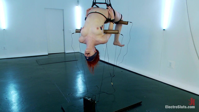 Electrosluts by Kink: Justine wil mijn favoriete elektroslet zijn!