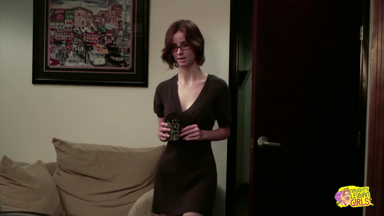 Naughty Lesbian Girls: A la jefa lesbiana Butch le gusta presumir de su...