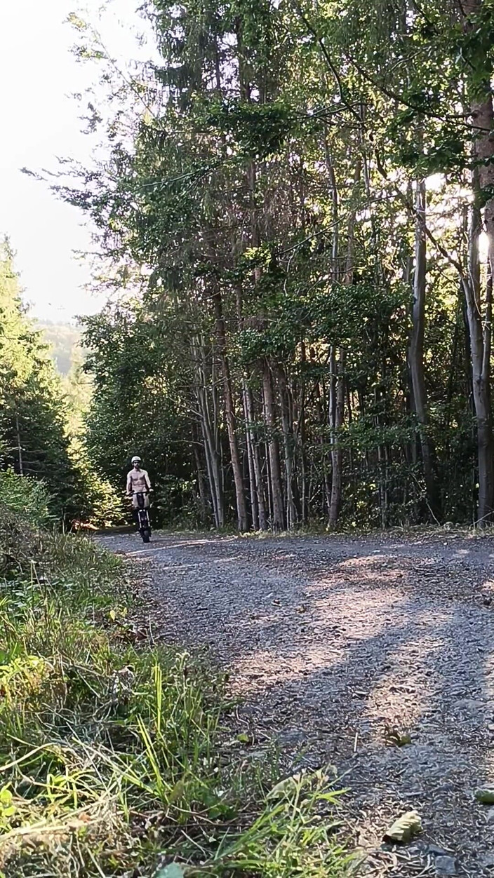 kickerscooter: Skuter jeźdźca na zewnątrz masturbacja