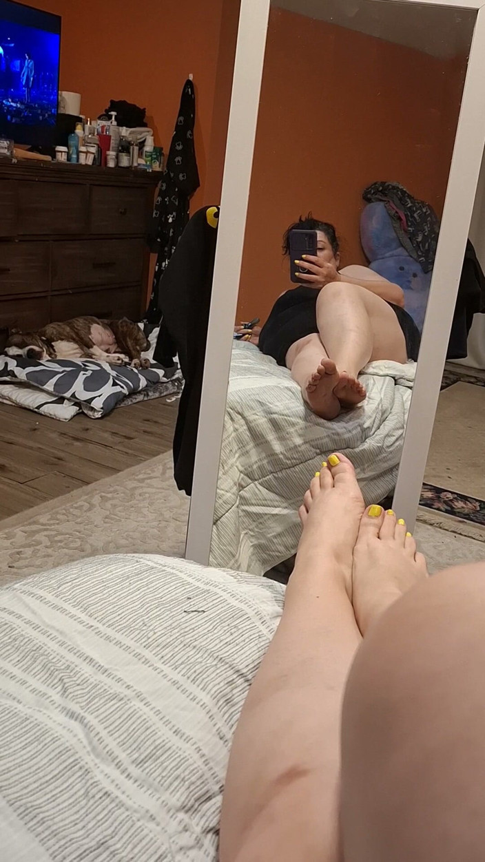 MrsHoley: My Sexy Feet Love to Play