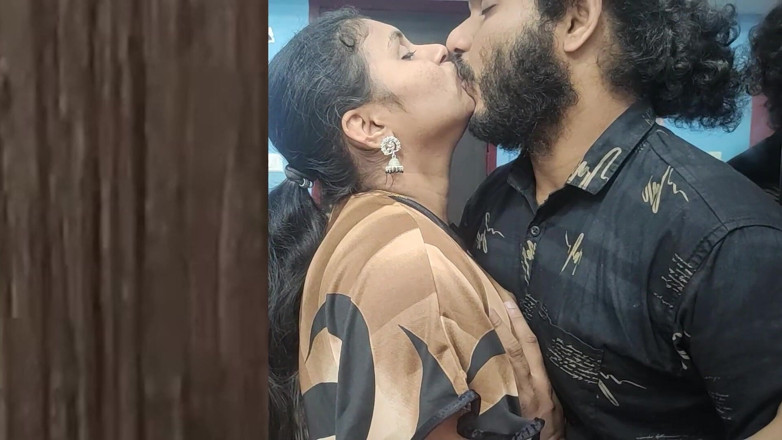 Vaigavarun45: Cuplu Mallu Trivandrum Fierbinte Lip Lock romantism cu futai