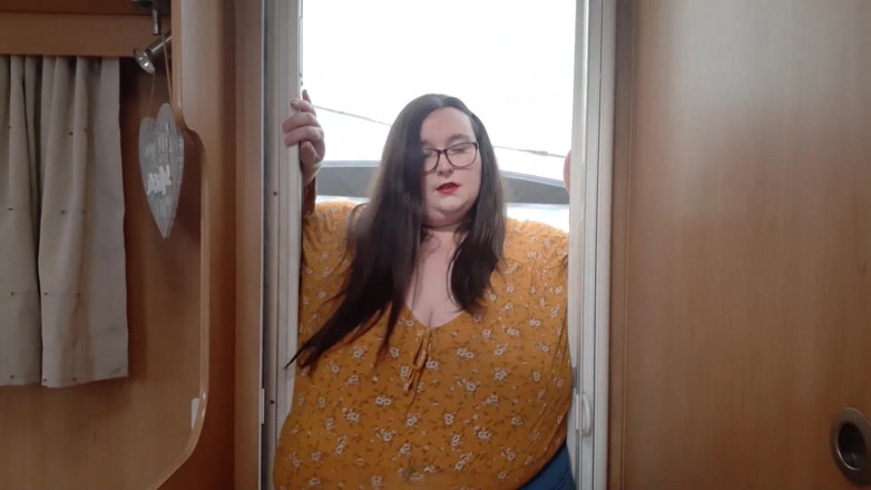 SSBBWLadyBrads: SSBBW vs malé dveře