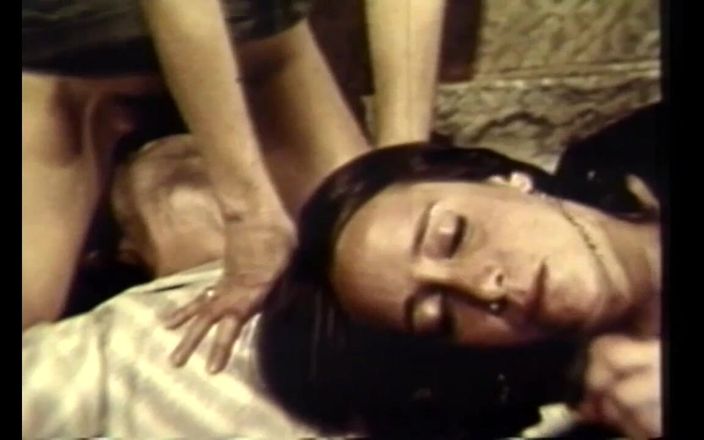 Vintage megastore: Plaisir au visage, sexe oral avec éjaculation (film complet)