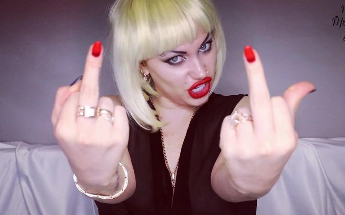 Goddess Misha Goldy: Middenvinger voor domme retard!