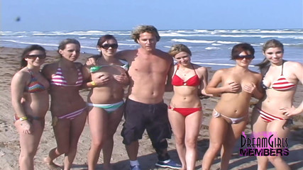 Dream Girls: 女大学生脱衣裸体春假垫