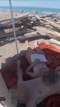 Risky Handjob on the Canary Beach Caught Reading a Book - Misscreamy
