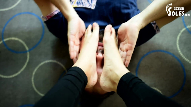 Czech Soles - foot fetish content: 베트남어 수업 중 발 숭배