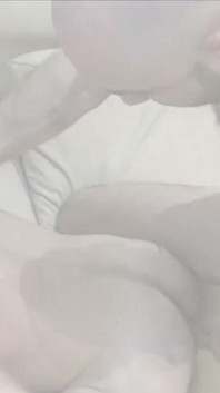 Seksowny Hary Boyf wyruchany na surowo przez cześć jego przyjaciela
