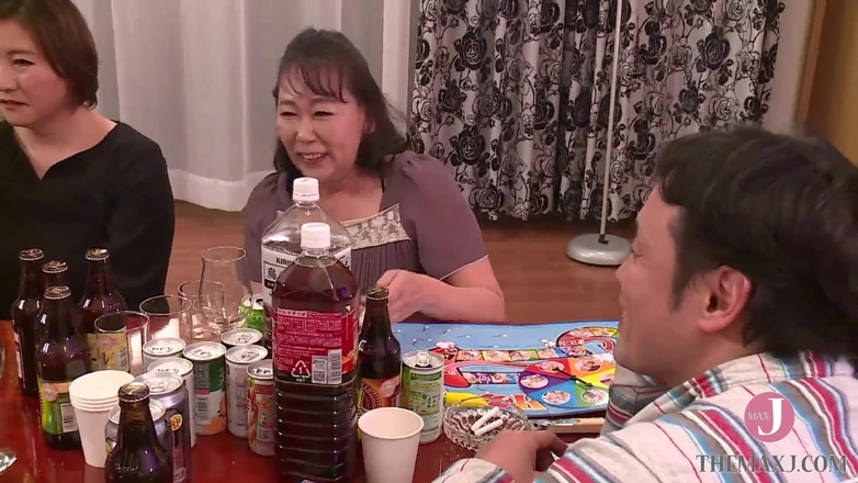 Celebrity Japan: Bara femtioåringar! Mogna frånskilda kvinnor party orgie sex - Part2