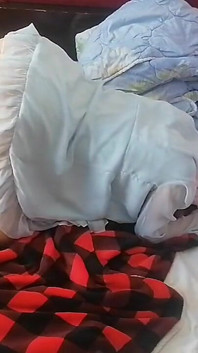 Sesso folle in camera da letto con una calda coppia amatoriale.