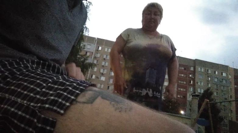 Zona901: Mi sego il cazzo vicino a casa su una panchina