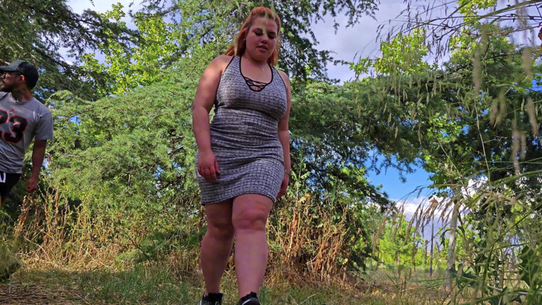 Latincurvyredhead: Šukám v parku s mým sousedem