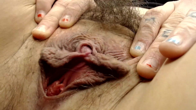 Abby Anna: Grandes lábios sexy da buceta jogando enormes lábios closeup