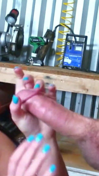 Paga per la riparazione della sua auto con del sesso - al meccanico piace