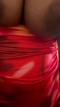 Ontmoette mijn sexy milf stiefmoeder in de club. Ze nam me mee naar huis. Grote zwarte lul berijden en enorme kontlading
