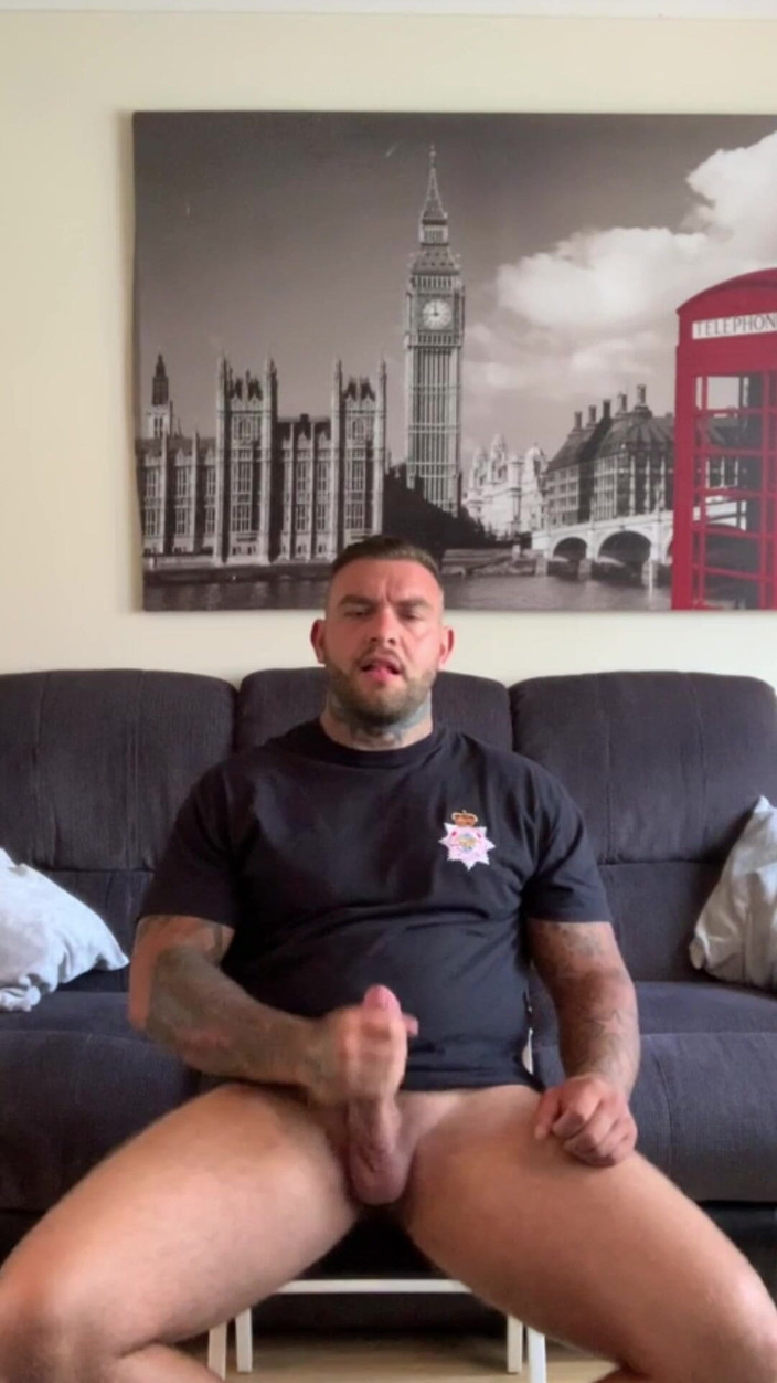 Andyleexxx: Strażak Andy Cums