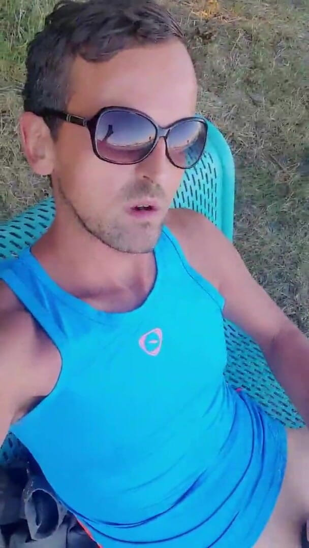 Slutboyben: Slutboyben Cam4 Live Eksibisualisme Di Luar Ruangan