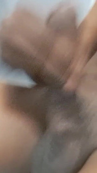 Nata4sex masturbándose en el baño del trabajo corrida