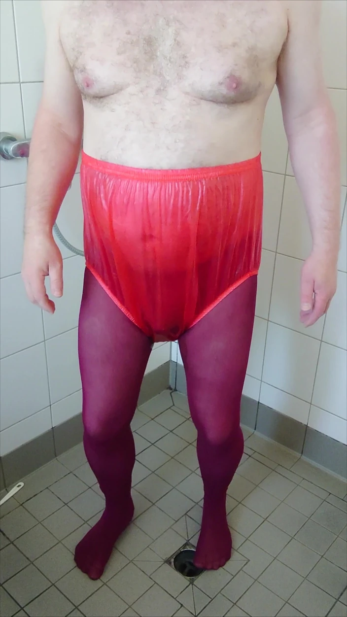 Carmen_Nylonjunge: Diversión inquieta en pantimedias calientes y pantalones de goma