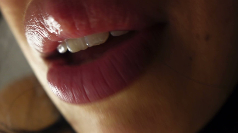 Asmr_mouth: 침대에서 핥는 핫한 여친