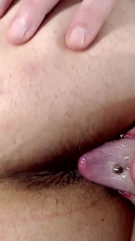 Extremo closeup cu lambendo bunda pra boca