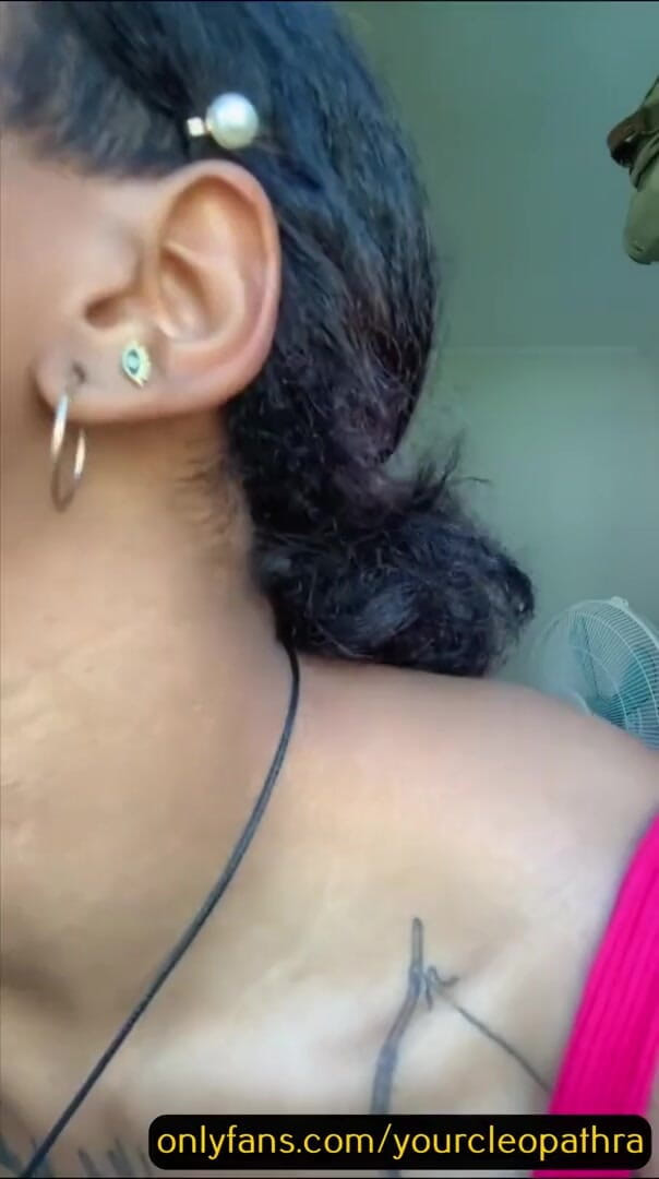 cleopathra: Famoso de creador de contenido tiktok desnudo