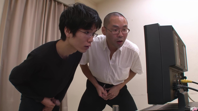 Porn Gutter: 贪得无厌的日本警察senoo emiri乱搞两个嫌疑人