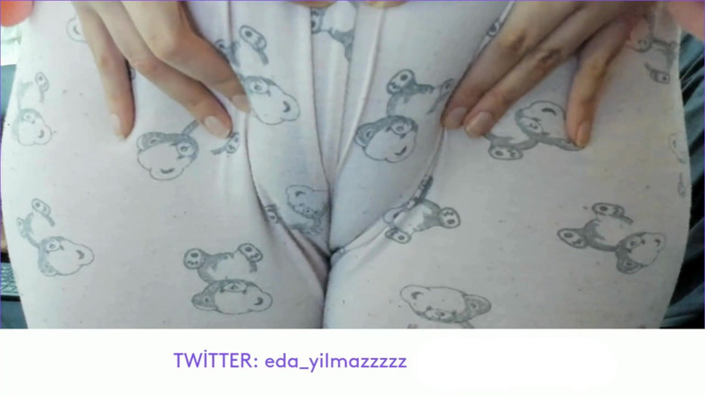 bigass_sexy_bigboobs: Stydké pysky - Oteklá kundička - Tření kundičky s pyžamem