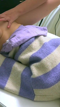내 레슨을 도와주는 새엄마 - 나쁜 성적을 위해 어린 의붓딸을 따먹는 밀프