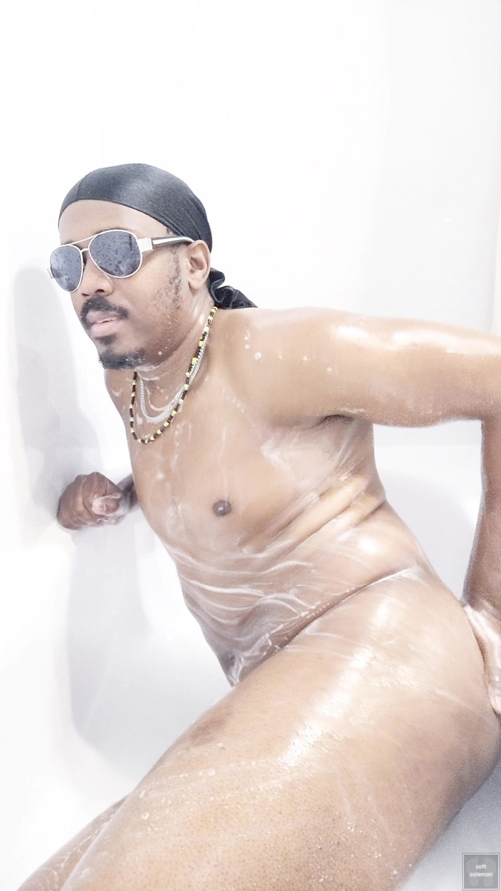 Soft Soleman: Me ducha (sin ropa) (2025)