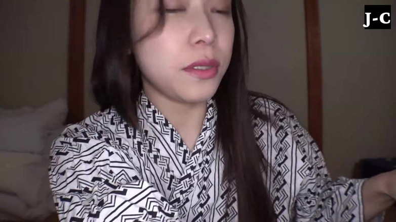 J-Cams: Hai người phụ nữ chia sẻ một ngày táo bạo...