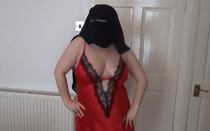 Littlevixen: Pale Skin MILF in Niqab and Red Silk Lingerie Dancing...